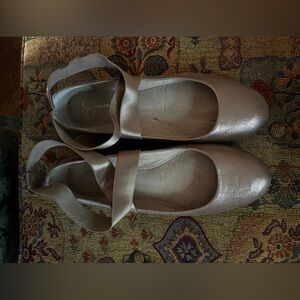 Ballet flats